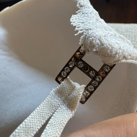 Victoria’s Secret Very Sexy White Lace Push Up Bra 34C - Picture 5 of 6